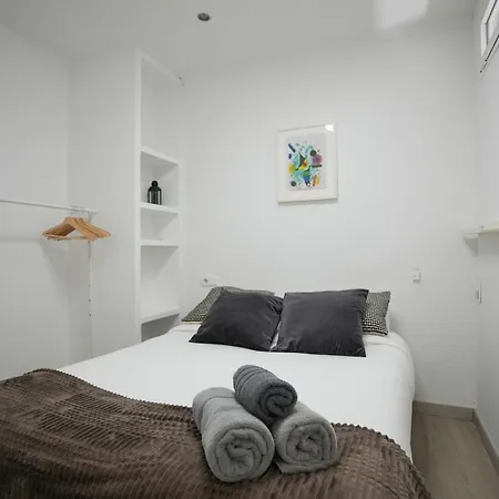 Excellent Location Centro Historico 2 Bed Flat Màlaga