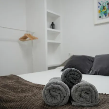 Excellent Location Centro Historico 2 Bed Flat Màlaga