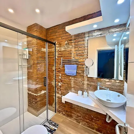 Excellent Location Centro Historico 2 Bed Flat