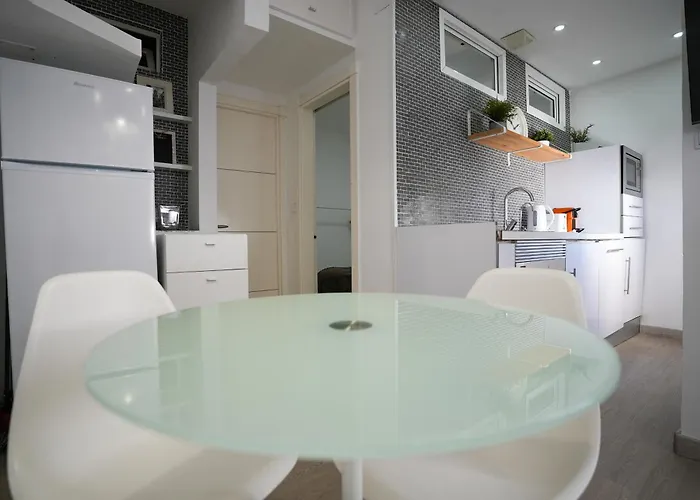 Excellent Location Centro Historico 2 Bed Flat *