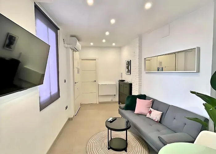Excellent Location Centro Historico 2 Bed Flat Appartamento *
